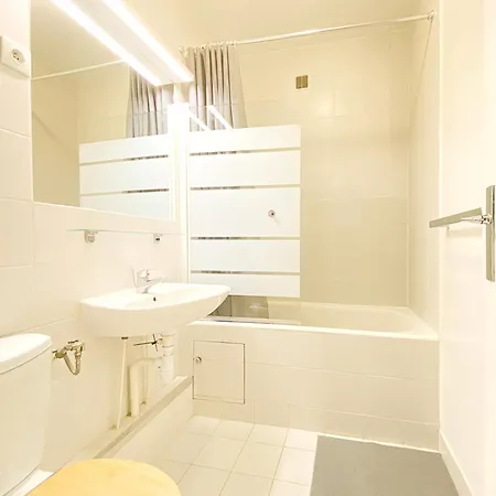 Cosy Flat With The View Of Eiffel Tower باريس