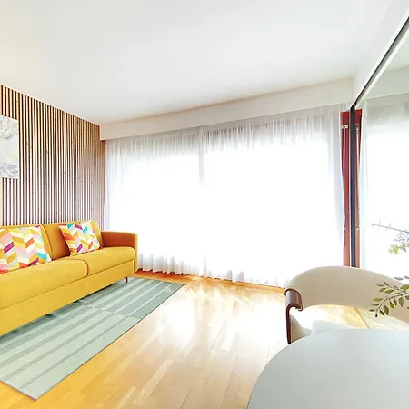 Cosy Flat With The View Of Eiffel Tower باريس